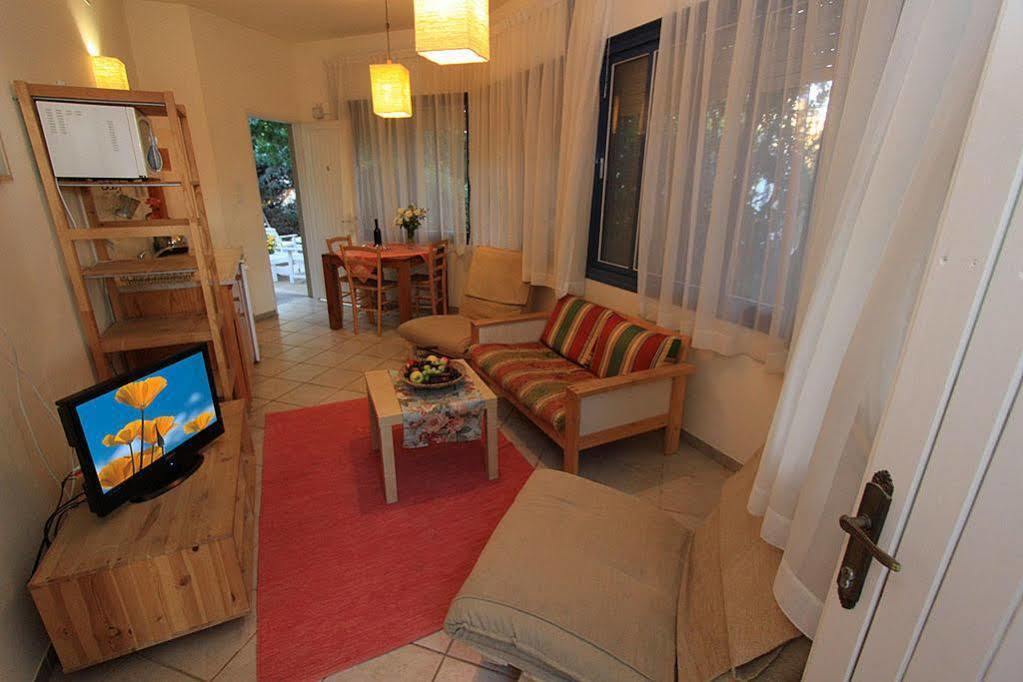 Bar Bakfar Villa Sharona ภายนอก รูปภาพ